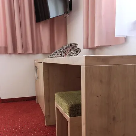 Holzknecht ゲストハウス